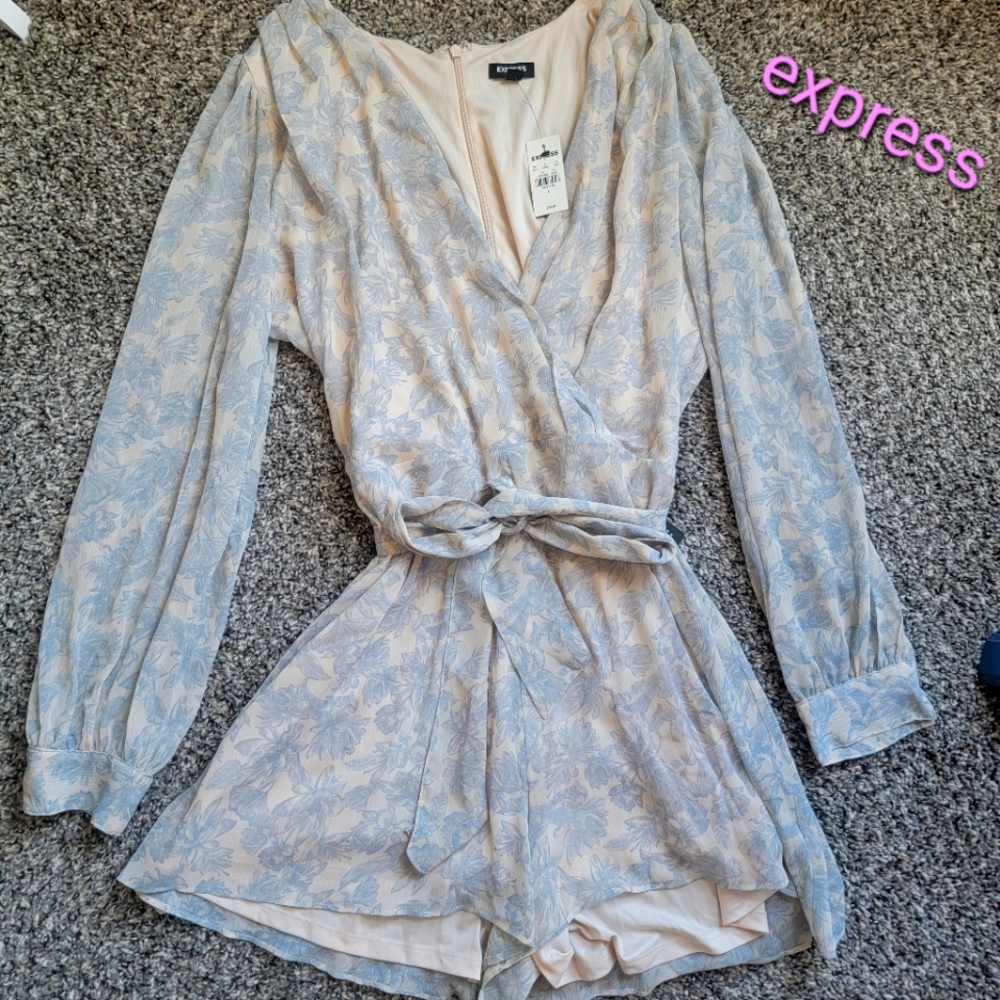 NWT express floral jumper / Romper sz large